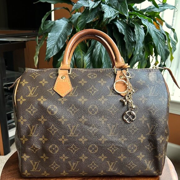 GOLD CLOVER Bag Charm Gold Tone ☸ - Picture 5 of 8